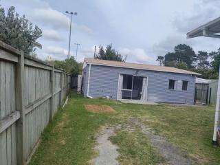 Small 3 bedroom Garden Chalet B - Auckland - 9