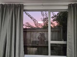 Small 3 bedroom Garden Chalet B - Auckland - 8