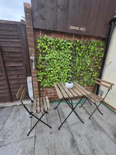 Stunning property with Summer house - Bescot - 8