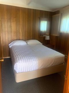 Colonial Bay Motel and Cottages - Huntsville - 8