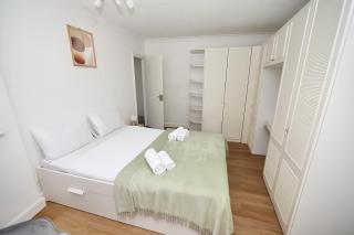 Guest House in Harrow - Pinner - 4