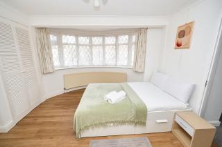 Guest House in Harrow - Pinner - 3