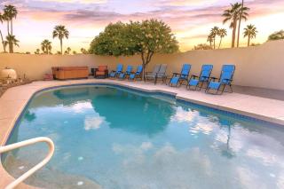 King beds | Fast 5G Wifi | 75in TVs | You're home! - Phoenix - 0