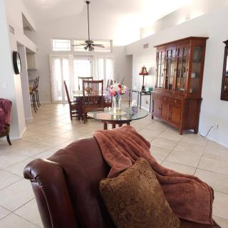 King beds | Fast 5G Wifi | 75in TVs | You're home! - Phoenix - 2