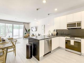 Trendy Thematic 3BR Townhouse with Private Pool - Orlando - 3