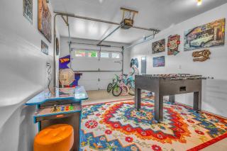 Family Waterfront Retreat w/Hot Tub/Gameroom/AC - 9