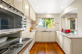 Timeless Frankston Heritage Family Home - Frankston - 3
