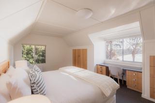 Cliff-Top Retreat Ocean Views - 8