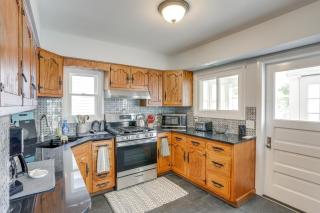 Walk to Lake Erie Spacious Home in Sandusky! - Sandusky - 3