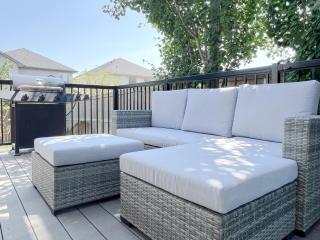 Serene and Secure Home Sweet Home with Office, 15 min to Airport, 20 min to Downtown, 90 min to Banff - 5