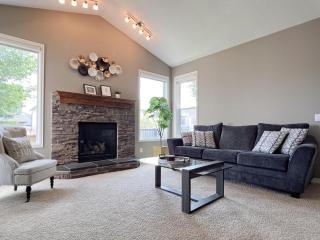 Serene and Secure Home Sweet Home with Office, 15 mins to Airport, 20 mins to Downtown, 90 mins to Banff - 0