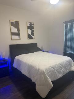 Hollywood House of Luxe - Dallas - 1