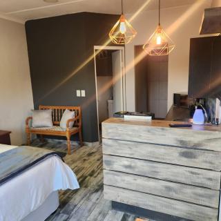 Modern Comfort at 44 Biddulph - Harrismith - 2