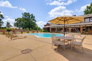 Pool, Lake and Patio Sweeping De Soto Estate - De Soto - 9