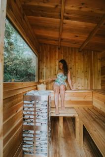 Riverwood Retreat-hot tub and cedar sauna on the river - Squamish - 1