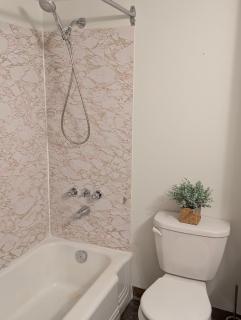 Bungalow on the Lake Charles Dartmouth HRM - 7