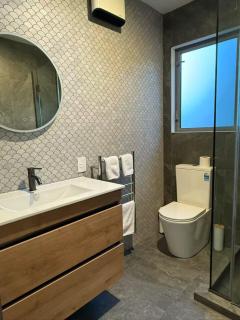 Lake & Mountain Views with Spa - Queenstown - 8