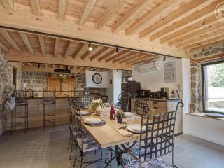 Gîte de Charme 6 Pers avec Jardin et Spa à Champdieu - FR-1-496-352 - Champdieu - 2