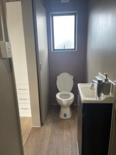 Separate bathroom sleepout - Te Miro - 5