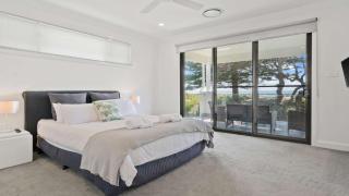 Sea & Sun Beach House - Direct Beach Access - Budgewoi - 9