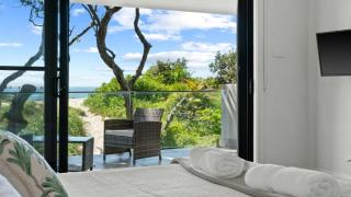 Sea & Sun Beach House - Direct Beach Access - Budgewoi - 4
