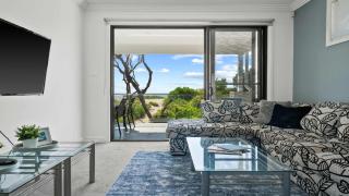 Sea & Sun Beach House - Direct Beach Access - Budgewoi - 5