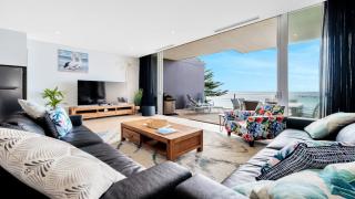 Paradise Penthouse - Beach Front Style and Luxury - The Entrance - 7