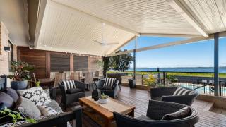 The Lake House - Luxury home with Pool - Berkeley Vale - 8