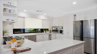 The Lake House - Luxury home with Pool - Berkeley Vale - 4