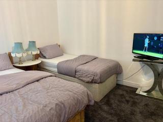 Room A in Selborne - Dudley - 9