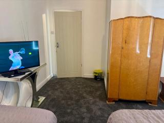 Room A in Selborne - Dudley - 4