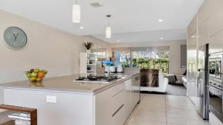 Beach, Golf, Day Spa & Poolside Luxury - Magenta - 5