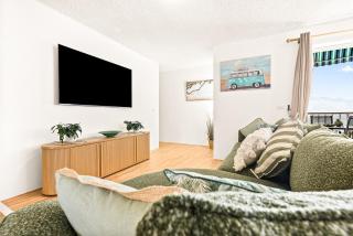 Coastal Retreat with Ocean Views - Caloundra - 2