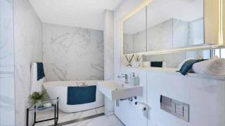 Stylish Penthouse with Views & Jacuzzi - 3