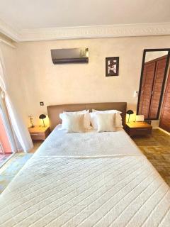 Joli et chic Appartement à Marrakech - balcon privé et confort - Oulad Akkou - 6
