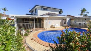 Relax & Unwind Poolside Paradise - Sandstone Point - 0