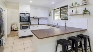Relax & Unwind Poolside Paradise - Sandstone Point - 4