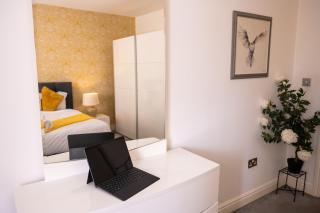 City Centre 2-BR Apt - Near NGH - Parking - NN1 - Northampton - 4