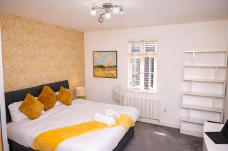 City Centre 2-BR Apt - Near NGH - Parking - NN1 - Northampton - 3