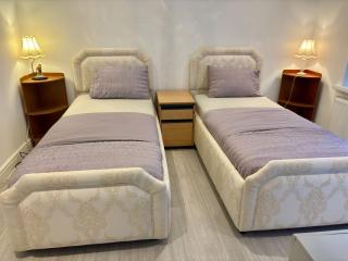 Twin room Selborne - Dudley - 9