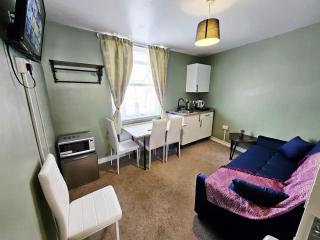 Inn By The Sea, PORTSMOUTH, Parking EV 22kW Available - 4