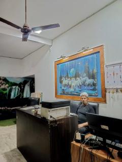 Hotel P-V & R Guest House Bhubaneswar Near Railway Station- Parking And Wifi Facilities - Prime Location With Fully Air Conditioning & Spacious Room - Bhubaneshwar - 2