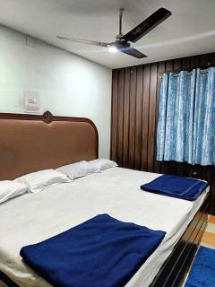 Hotel P-V & R Guest House Bhubaneswar Near Railway Station- Parking And Wifi Facilities - Prime Location With Fully Air Conditioning & Spacious Room - Bhubaneshwar - 9