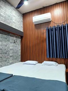 Hotel P-V & R Guest House Bhubaneswar Near Railway Station- Parking And Wifi Facilities - Prime Location With Fully Air Conditioning & Spacious Room - Bhubaneshwar - 3