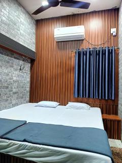 Hotel P-V & R Guest House Bhubaneswar Near Railway Station- Parking And Wifi Facilities - Prime Location With Fully Air Conditioning & Spacious Room - Bhubaneshwar - 4