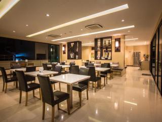 L Hotel - 7