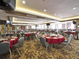 Newtown Plaza Hotel - 8