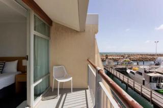 Oceanfront Wharf Stay Sleeps 6yachts & Views - Fremantle - 8