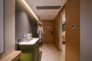 Jiting International Hotel Jiaotong University Light Rail Station - 8