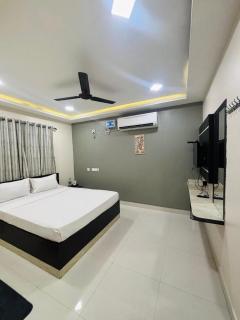 Vetri's Elite Inn - Chengalpattu - 6